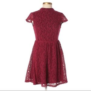 YARD SALE Romeo + Juliet Red Lace Open Back Dress